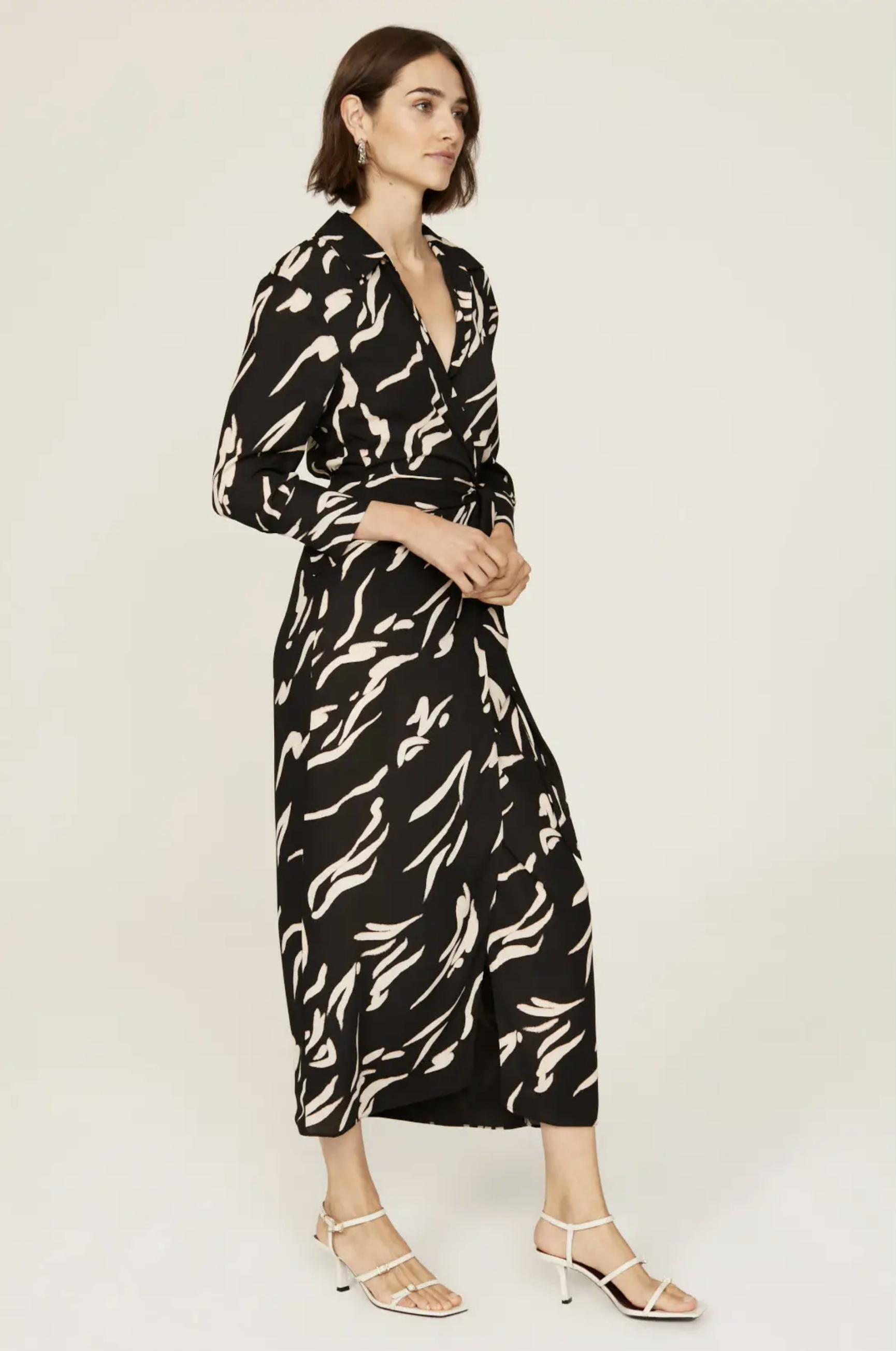 Donna Morgan – Abstract Print Wrap Dress